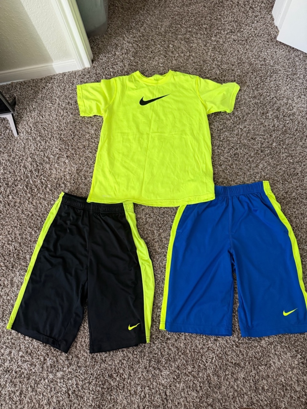 Boys Sz L & XL Nike Lot